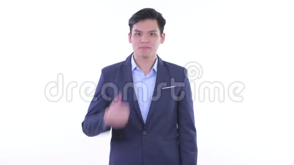 快乐的年轻亚洲商人竖起大拇指视频的预览图