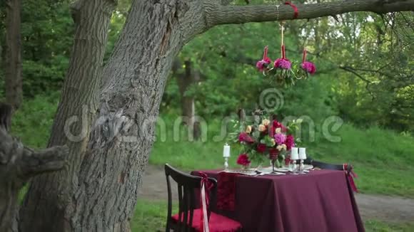 婚礼桌装饰自然视频的预览图