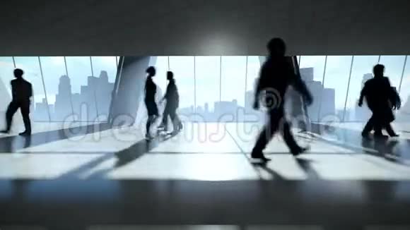 商务人士剪影步行通勤后景城市景观视频的预览图