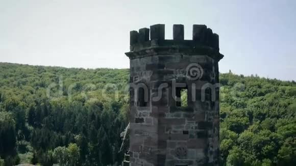 马术和城堡空中射击视频的预览图