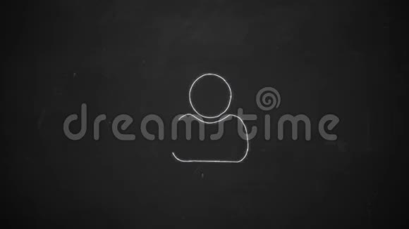 手绘线条艺术用黑板上的白色粉笔向人们展示网络符号视频的预览图