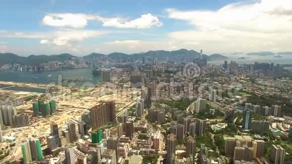 阳光明媚的香港与维多利亚港的海景视频的预览图