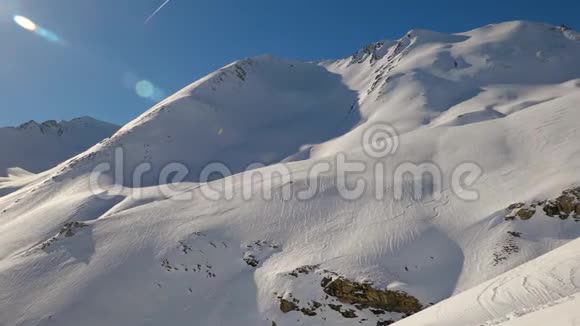 阿尔卑斯山的雪山视频的预览图