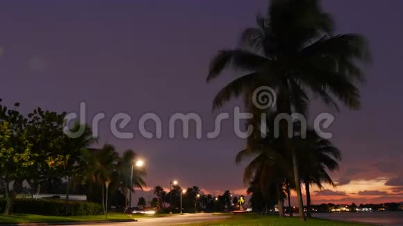 日落时间迈阿密市交通海湾公路4k美国佛罗里达州视频的预览图