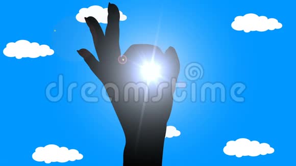 那人的手在阳光下显示出心脏阿尔法频道60英尺视频的预览图