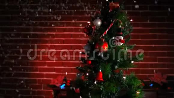 费利斯纳维达写在圣诞树上视频的预览图