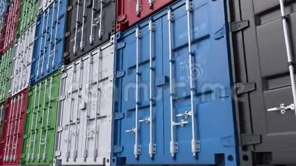 堆着五颜六色的货物集装箱4K无缝可循环小车夹ProRes视频的预览图