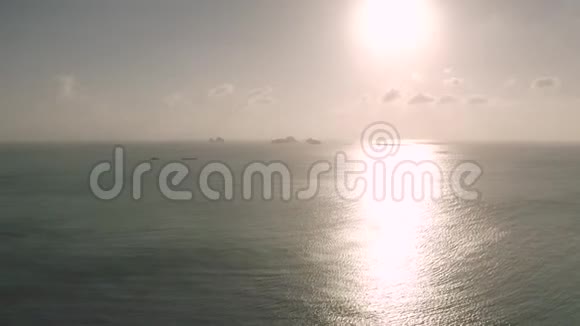 在泰国4K无人机飞行的海洋日落岩石视频的预览图