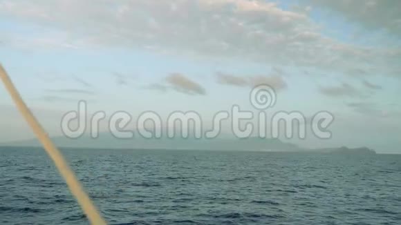 马德拉岛从帆船上俯瞰视频的预览图