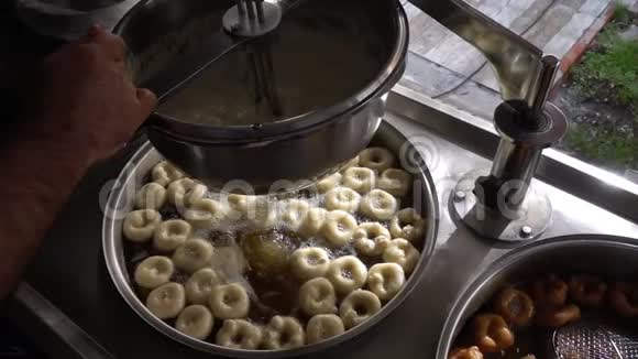 土耳其安纳托利亚传统甜点甜甜圈视频的预览图