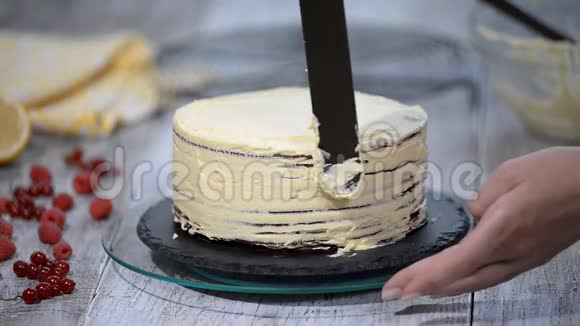 糕点厨师做蛋糕视频的预览图