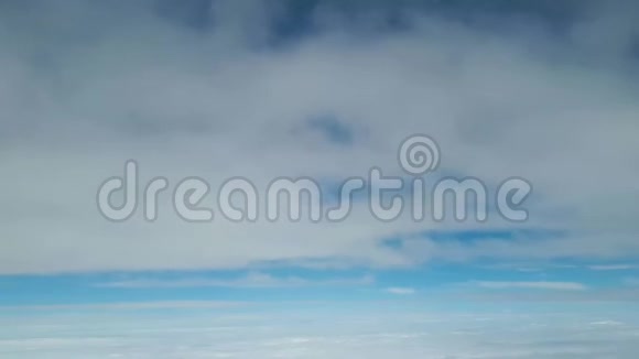 天空中的云蓝天中的白云视频的预览图