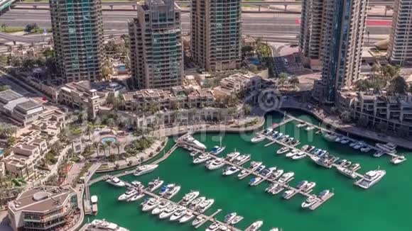 迪拜码头港口与现代游艇空中时差视频的预览图