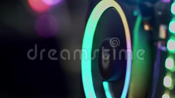 电脑RGB游戏特写彩色LED照明视频的预览图