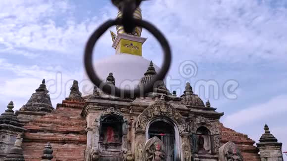 加德满都古城的古代佛教贡帕古代废墟视频的预览图