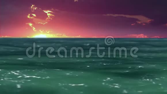 绿色的海波或海浪在天空和多云的背景下运动视频的预览图