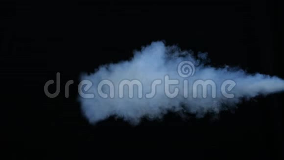 现实的烟云雾烟雾云在黑色隔离背景上缓慢运动视频的预览图