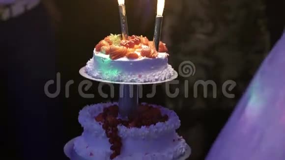 用烟花庆祝蛋糕视频的预览图