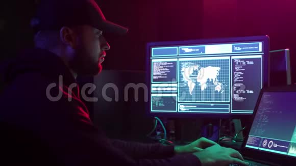 黑客利用病毒软件和计算机接口进行加密货币欺诈区块链网络攻击ddos和视频的预览图