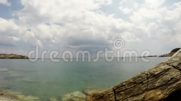 希腊爱琴海帕罗斯岛的海滩视频的预览图