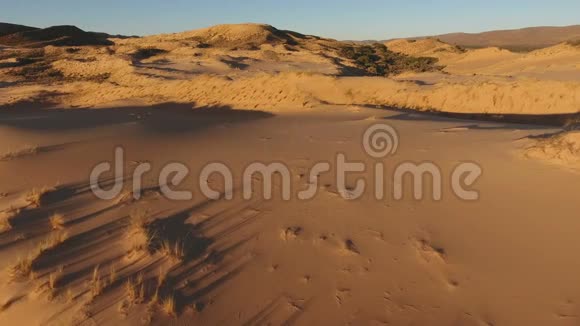 南非沙丘鸟瞰图视频的预览图