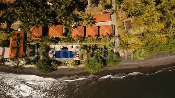 巴厘岛海滨游泳池酒店视频的预览图