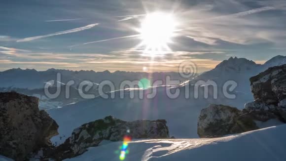 冬季日落山时间4k视频的预览图