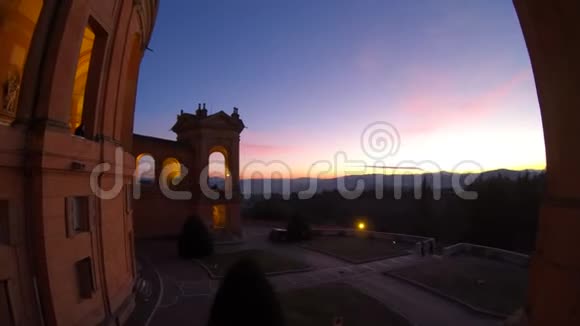 圣卢卡博洛尼亚之夜视频的预览图