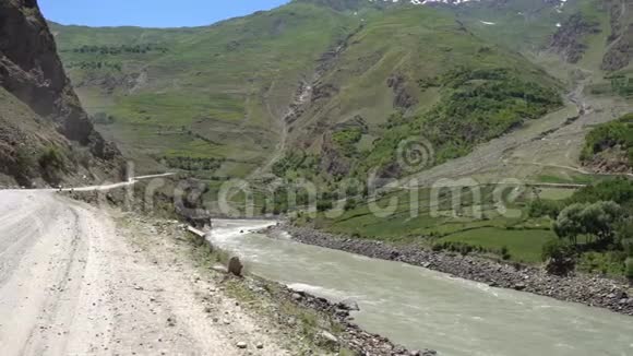 帕米尔公路阿富汗村视频的预览图
