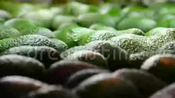 鳄梨哈斯水果食品滚动包装视频的预览图