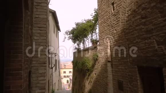 意大利老空街视频的预览图