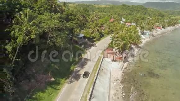 菲律宾海岸的蜿蜒公路视频的预览图
