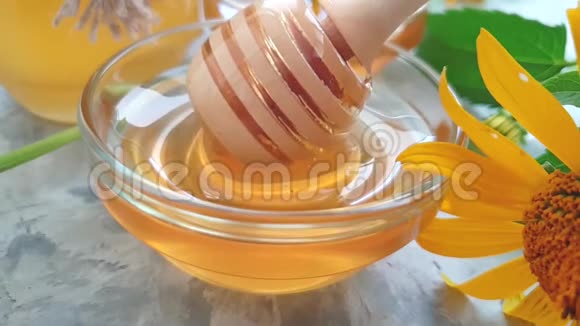 鲜蜜金盏花甜品健康视频的预览图