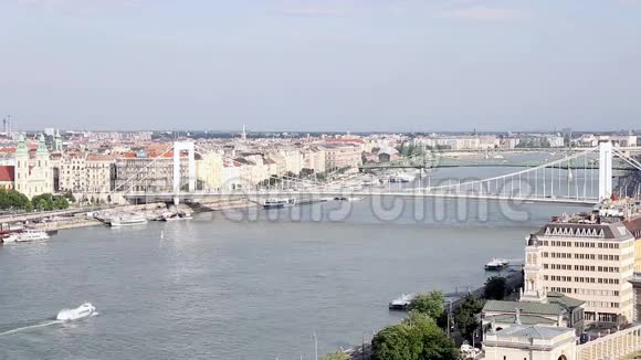 多瑙河上的伊丽莎白桥视频的预览图