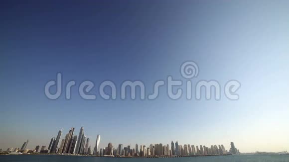 日光迪拜码头全景4k时间间隔视频的预览图