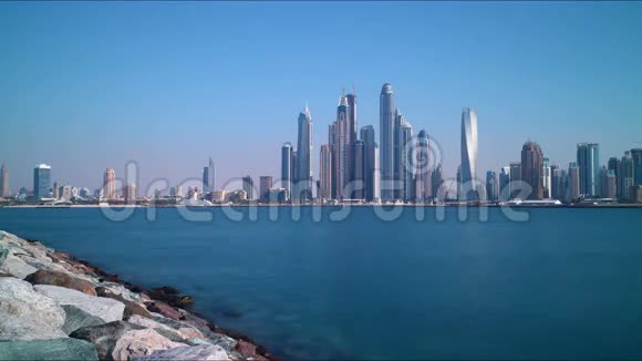 日光迪拜码头全景4k时间间隔视频的预览图