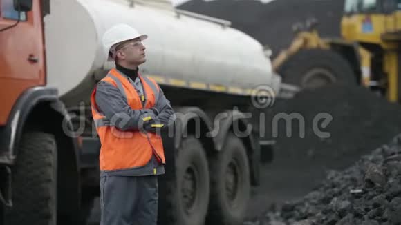 煤矿采矿工人矿工视频的预览图