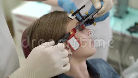 牙医的病人视频的预览图