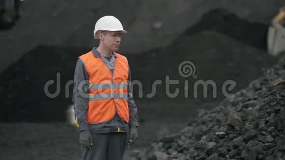 煤矿采矿工人矿工视频的预览图