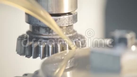 工件产品的金属加工视频的预览图