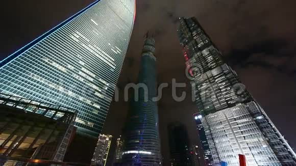 上海金融中心城市摩天大楼夜间全景视频的预览图