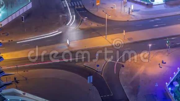 迪拜码头的一个道路交叉口的空中景观交通时间推移视频的预览图