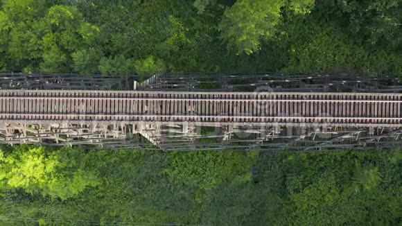 霍科姆溪木火车栈桥视频的预览图