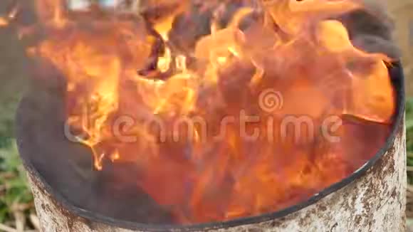 桶装油罐着火视频的预览图