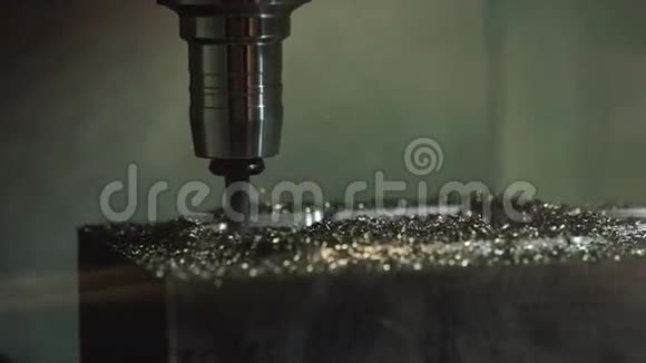 金工数控铣床切割金属现代加工技术视频的预览图