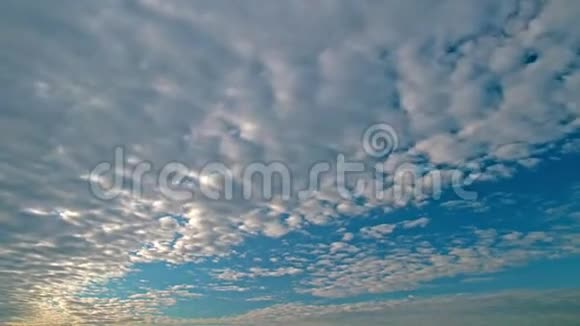 天空和云彩日落时光流逝视频的预览图
