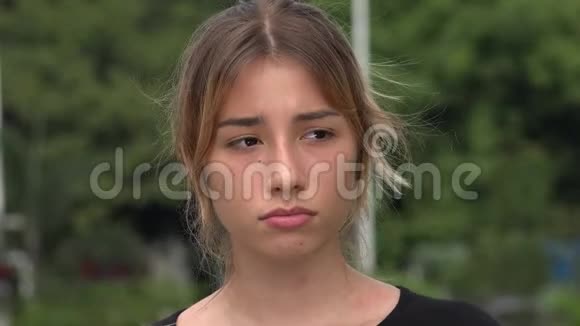 可悲的西班牙少女视频的预览图