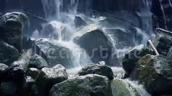 落基山瀑布视频的预览图