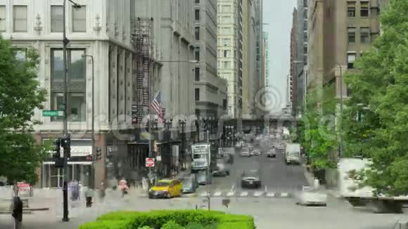 芝加哥市中心街道的交通视频的预览图