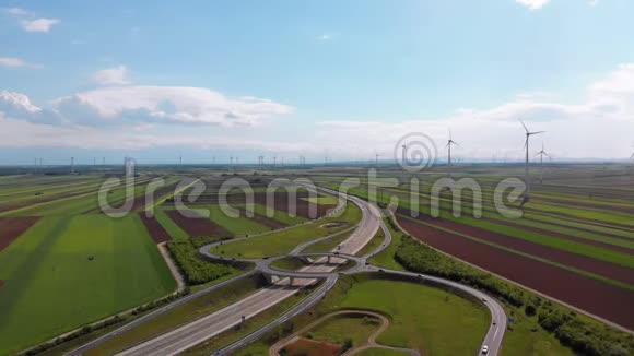 风轮机农场和农田的鸟瞰图奥地利视频的预览图